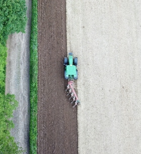 Zdjęcie wykonane przez drona John Deere 6195R