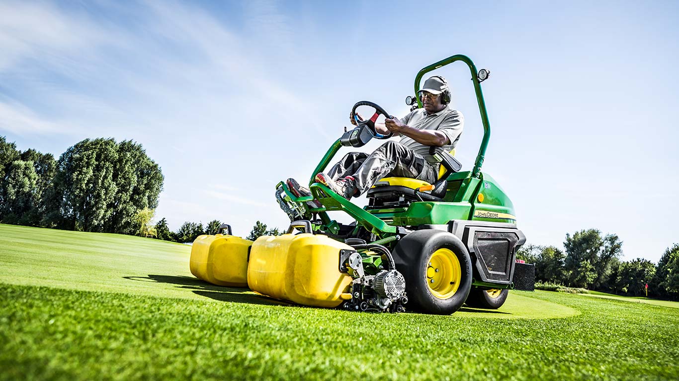 Maszyny do pielęgnacji pól golfowych