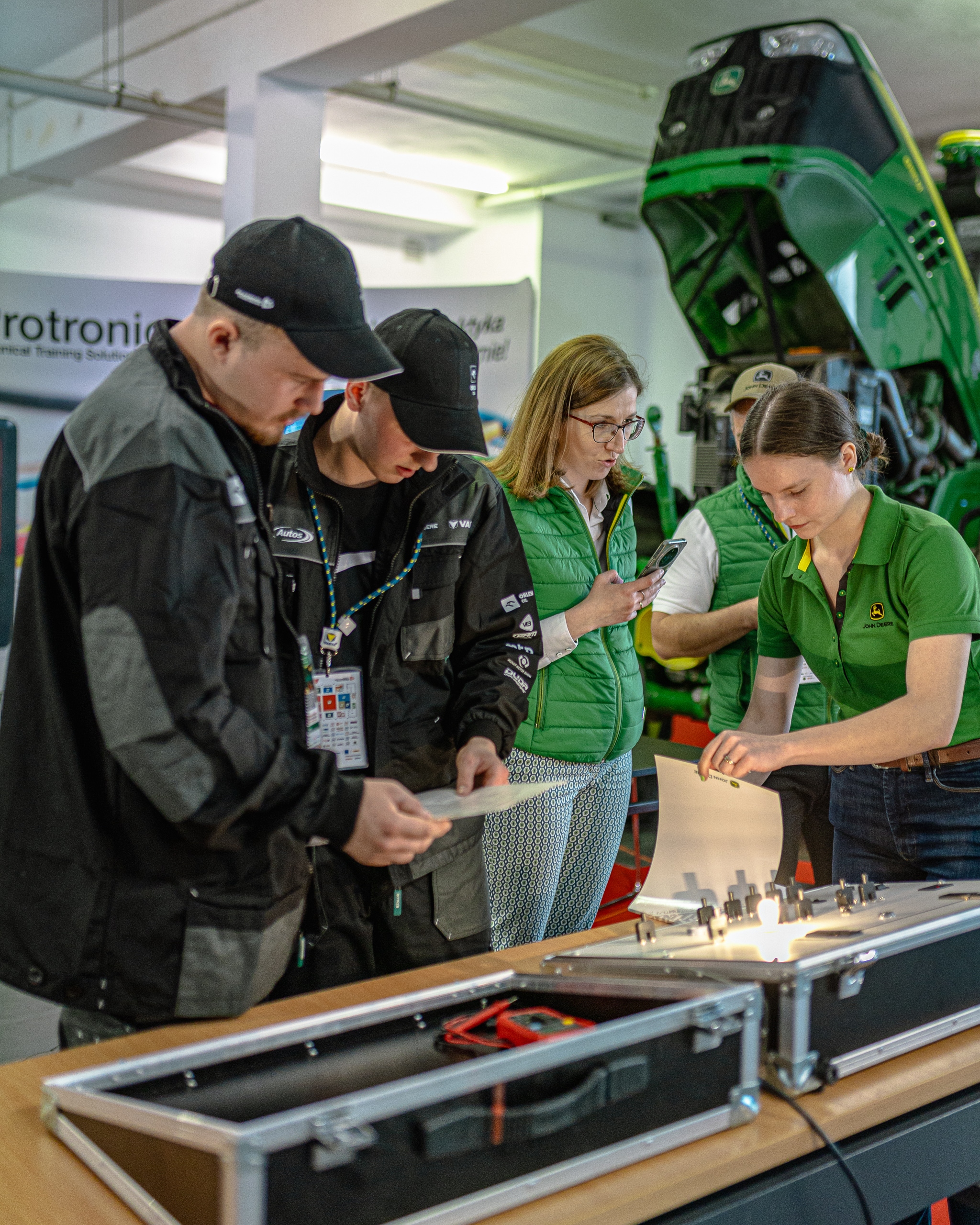 john-deere-supports-future-industry