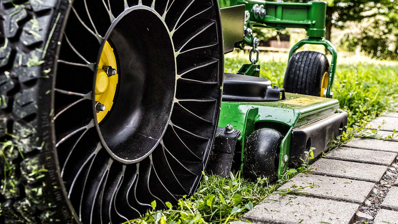 Bezpowietrzna opona radialna Michelin x Tweel Turf (opcjonalna)